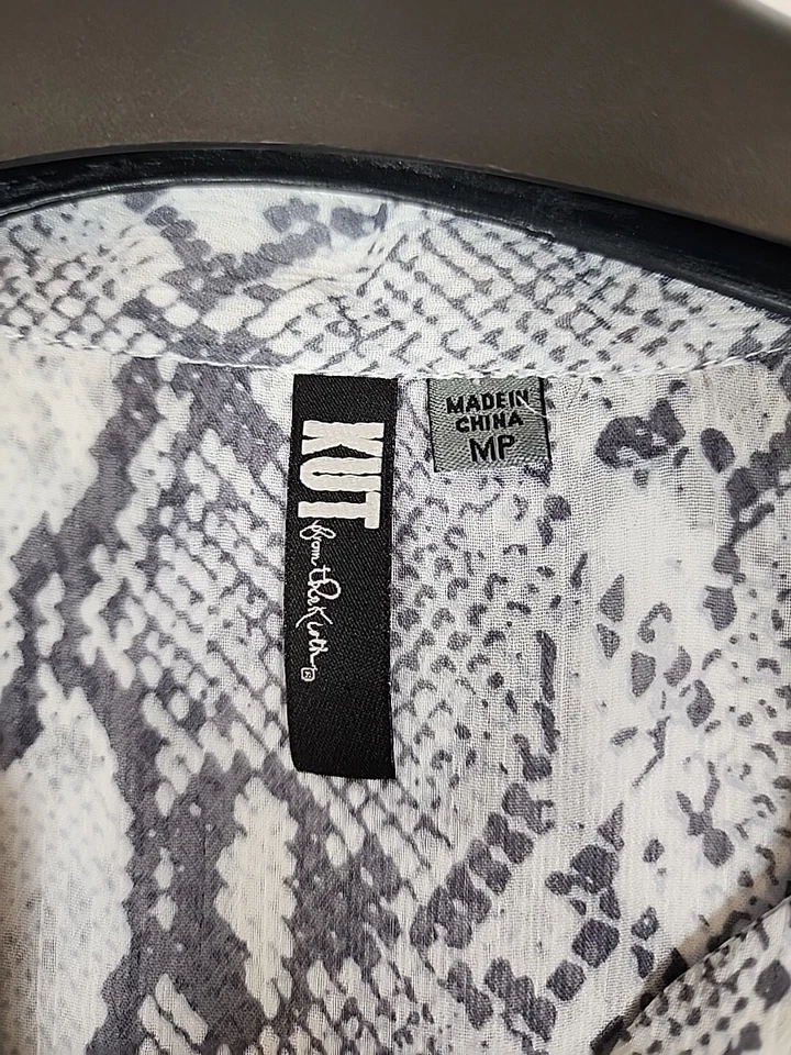 Блузка женская Kut from Kloth размер MP питон серая на пуговицах с длинным рукавом V-образный вырез - Изображение 4 из 4