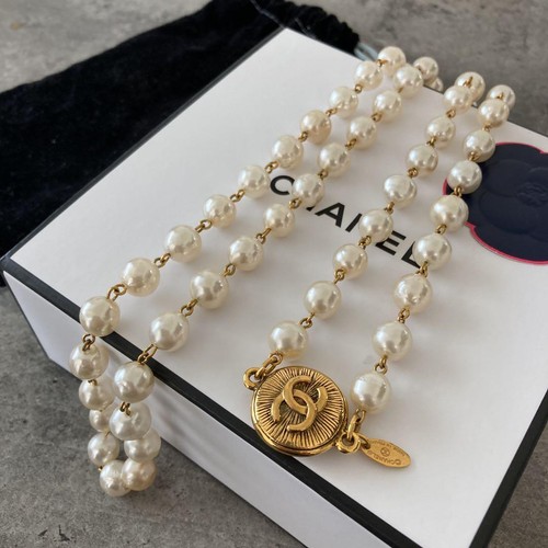 CHANEL CC Logo Vintage Pearls Long 