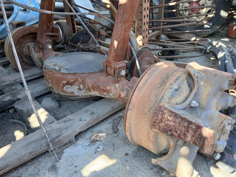 Camión Dodge D 600 maniquí trasero de 10 ruedas ejes traseros dobles sin trozo Foto 4 de 4