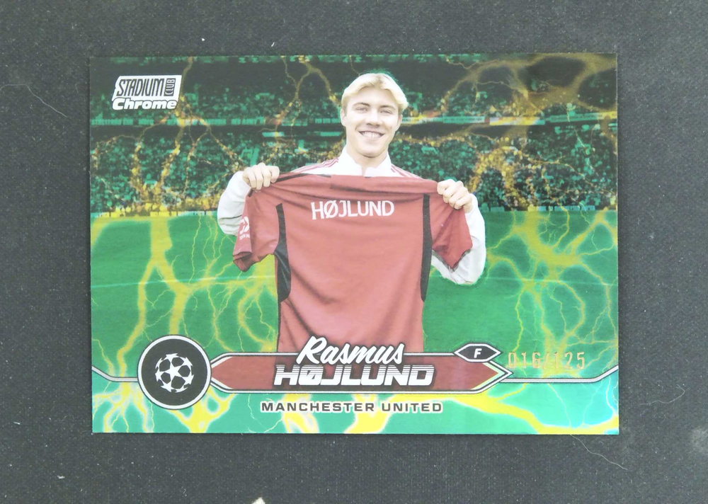2023-24 Topps Stadium Club Green Electric Rasmus Hojlund 016/125 Soccer Card