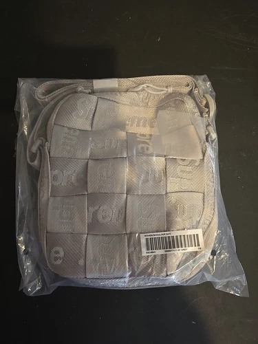 Sac bandoulière Supreme tissé gris couleur argent (SS24) Deadstock authentique