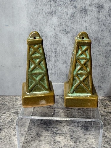 Frankoma OIL DERRICK Salt Pepper Shaker Set Prairie green - ADA Clay