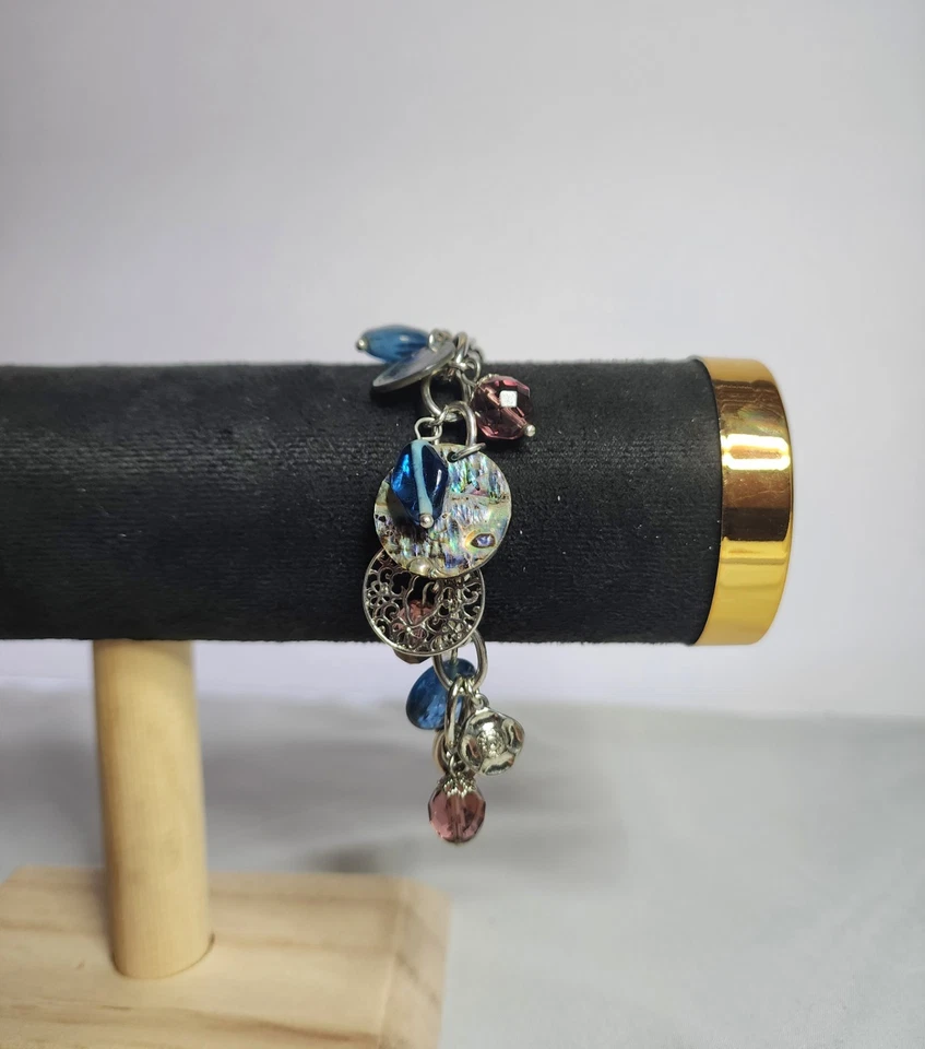 Brazalete de abulón y cuentas de vidrio retirado WINDSONG 7" de Lia Sophia Foto 2 de 4