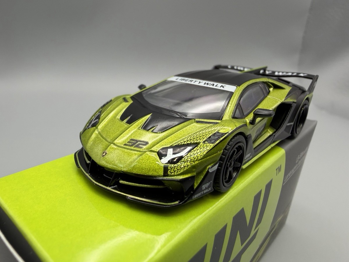 Mini GT Lime Green LBWK LB-Silhouette Works Lamborghini Aventador