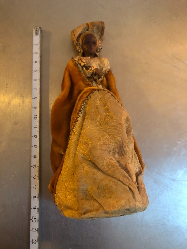 Poupée ancienne, tête et mains en cire - Photo 4/4