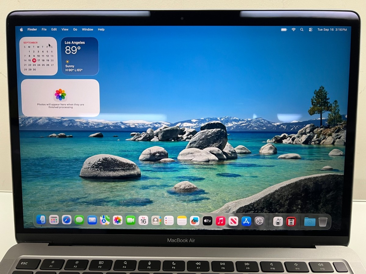 MacBook Air M1 Chip 3.2 8Core CPU/GPU 512GB SSD 16GB RAM +