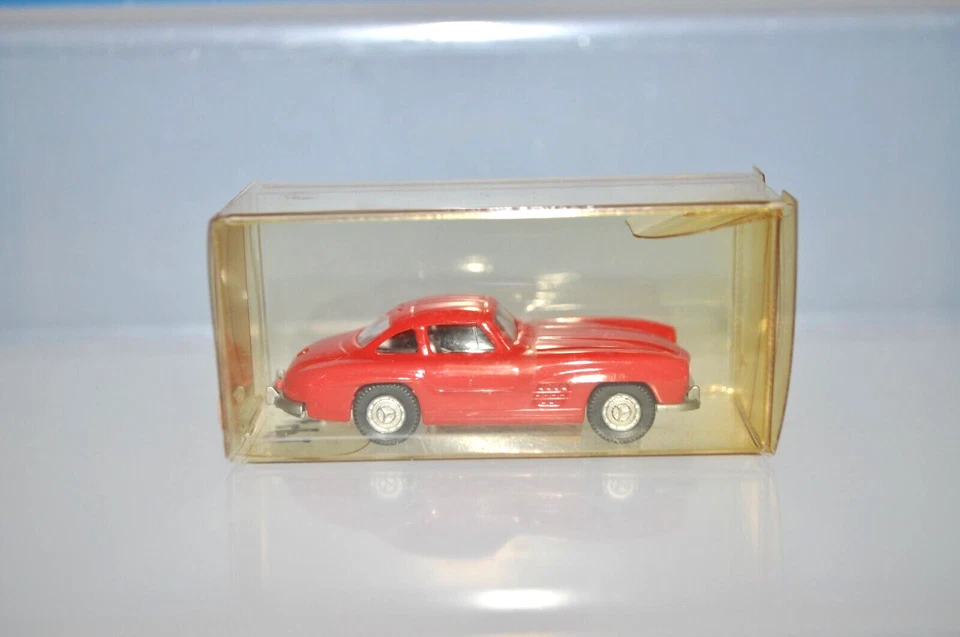Wiking 833 (833/1A) Mercedes Benz 300 SL Coupe (Red) - NEW w/BOX - Image 3 of 4