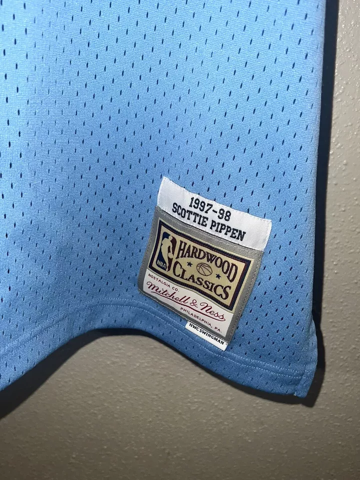 Mitchell & Ness XL Scottie Pippen NBA Reload 2.0 Swingman Jersey Bulls 1995-96 - Image 2 of 4
