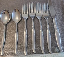 Wm A Rogers Premier Oneida Ltd. La Rose Stainless Dinner Knife, Forks & Spoons 7