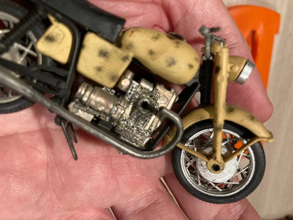 Mercury moto Guzzi V7 Militare livrea mimetica art. 611 + Moto Guzzi Polizia - Immagine 4 di 4