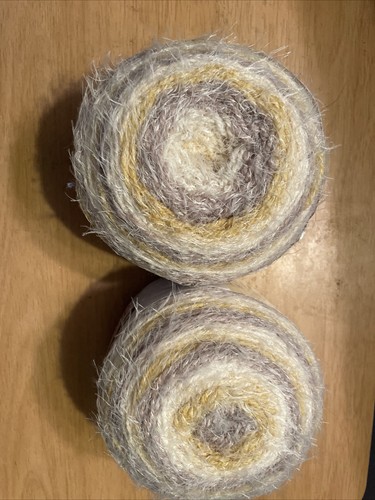Caron Latte Cakes Yarn Butter Cookie 530yds 5 Bulky 8.8oz - Picture 2 of 5