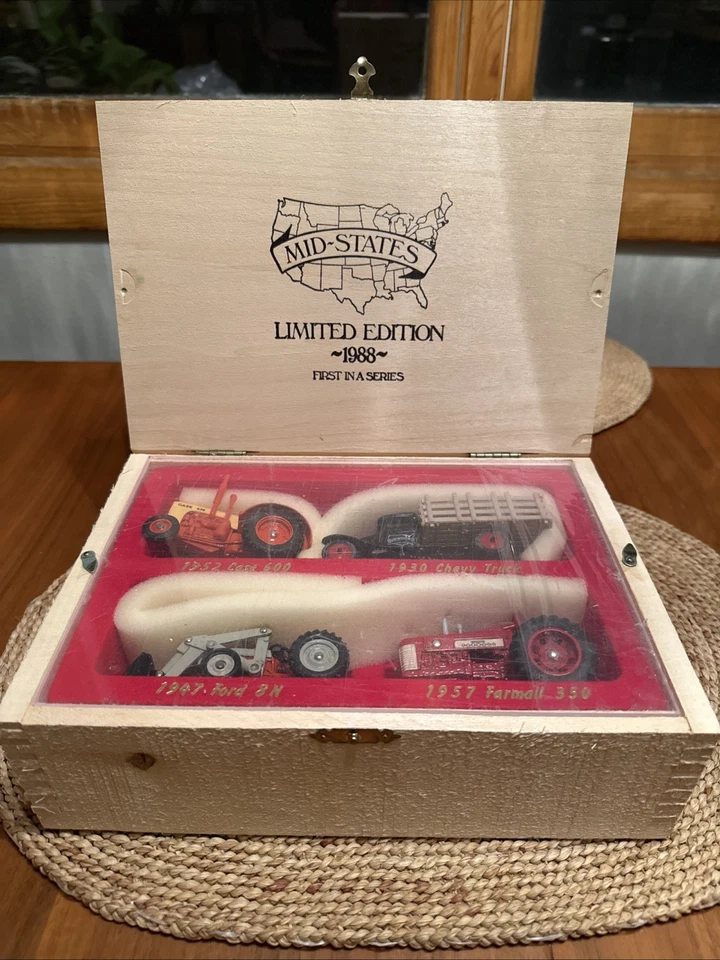 VINTAGE ERTL MID-STATES DIST.  FARM TRACTOR SET LTD. EDITION #2570 - 1988 - Image 3 of 4