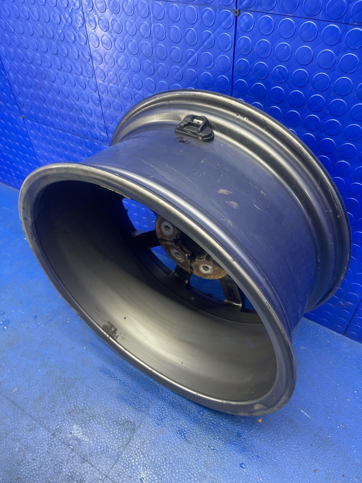 2017-2022 MASERATI LEVANTE OEM 19/8.5 5 V SPOKE WHEEL RIM SILVER *CURBED*