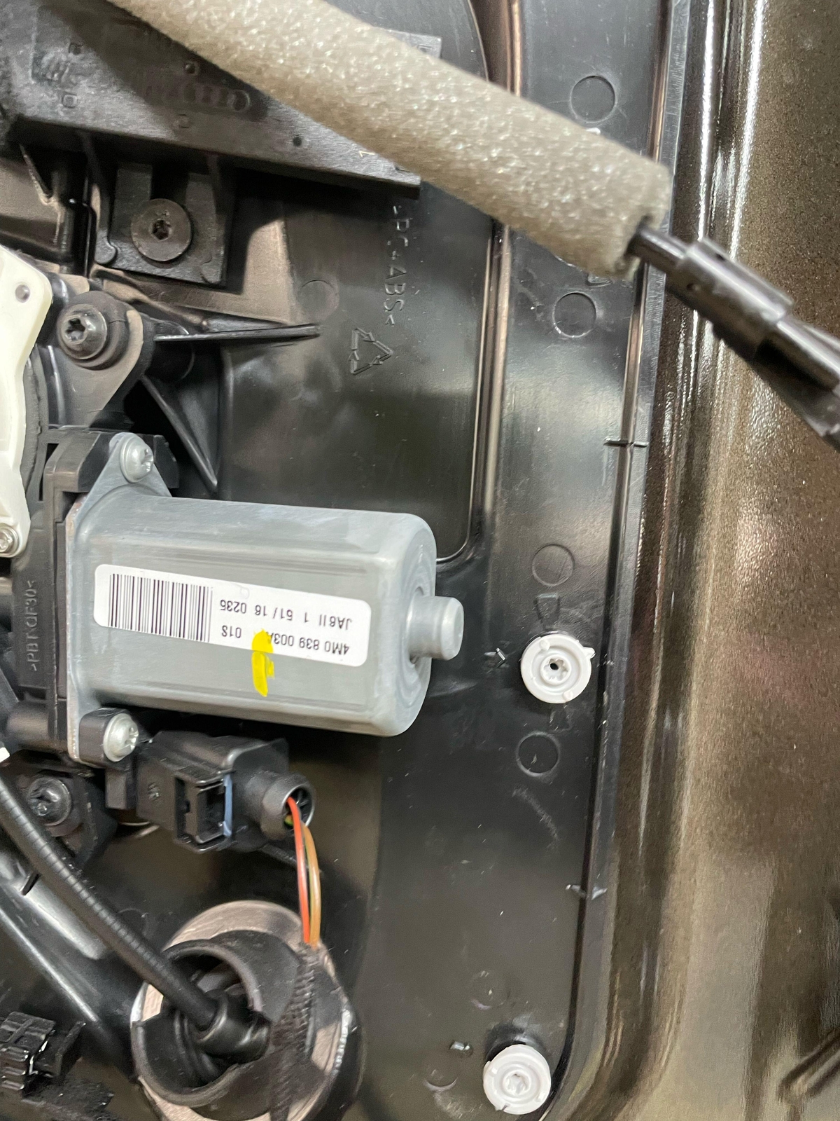2018 BENTLEY BENTAYGA REAR LEFT SIDE DOOR W/ WINDOW BLACK SAPPHIRE (6905)