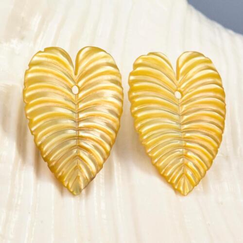 Elephant’s Ear Leaf Earring Pair Golden Mother-of-Pearl Shell Hand-Carved 2.31 g - Picture 1 of 12