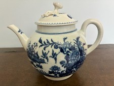 18th century first period Worcester teapot, Fence pattern, with associated lid