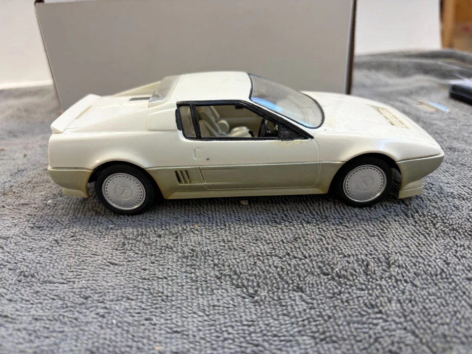 Fujimi Nissan Mid 4 concept car, nice build 1/24 scale missing pass mirror - Image 2 of 4