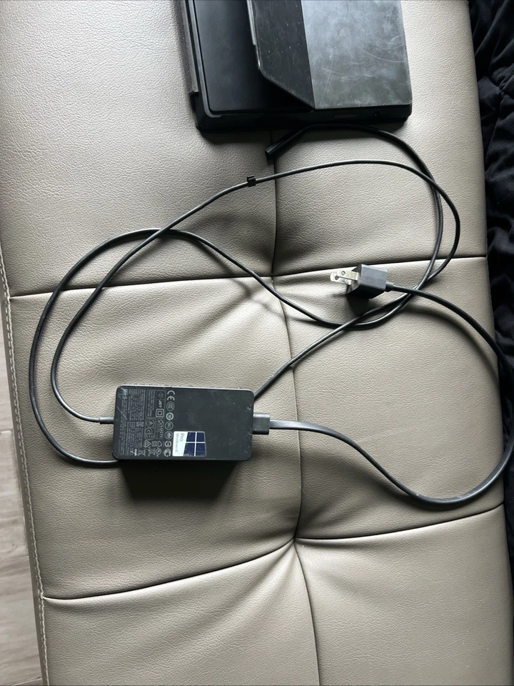 Microsoft Surface RT 64GB DOESNT WORK - Image 3 of 4