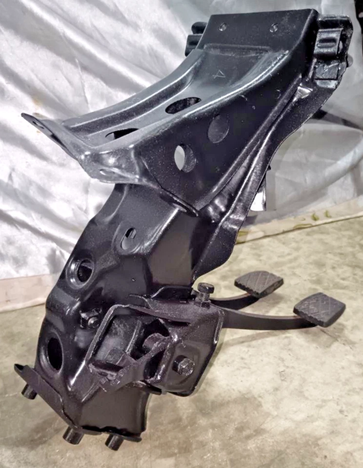 Pedales TOYOTA STARLET KP61 (RHD) - freno y embrague Foto 4 de 4