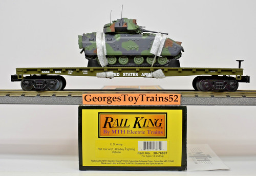 MTH RAILKING 3 RIELES O #8076 DODX ejército de Estados Unidos coche plano con tanque Bradley 30-76807 nuevo en caja | Condition: New