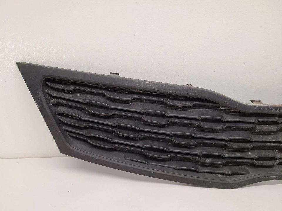 2012-2015 KIA RIO Grille Upper Sedan Without Chrome Surround - Imagem 4 de 4