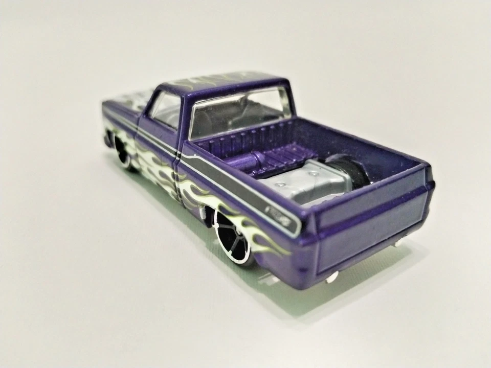Hot Wheels 2013 '83 Chevy Silverado Purple Flames LOOSE - Immagine 3 di 4