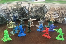 Huge Vintage Lot Of 200 Plastic Army Men Lot Many Colors / Scale  Wild West