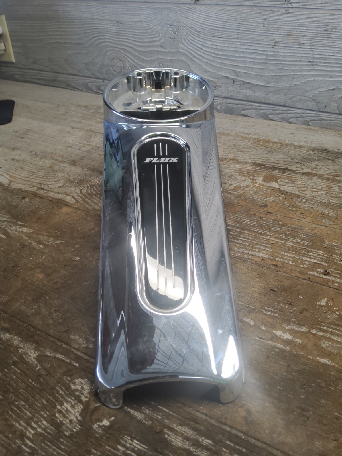 2009 09 0711 HARLEYDAVIDSON STREET GLIDE FLHX GAS TANK CENTER CONSOLE