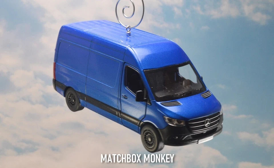 Camión de reparto rojo Mercedes Benz Sprinter árbol de Navidad adorno caja furgoneta Foto 4 de 4