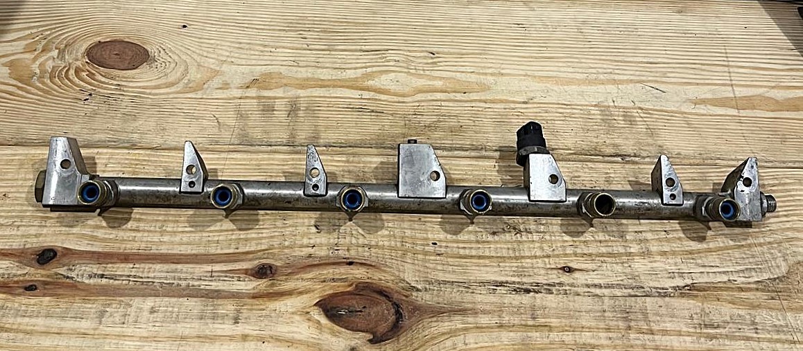 2003-2008 BMW ROLLS ROYCE N73 FUEL RAIL BANK 2 CYL 7-12 - 13 53 7 523 441