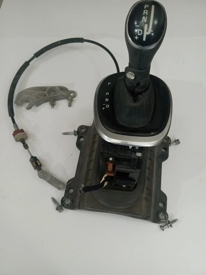 2014-16 Fiat 500L transmission floor gear selector shifter W/ Knob 111192514 Oem - Imagem 2 de 4