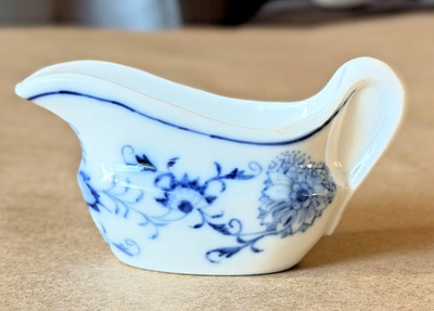 Meissen Blue Onion Individual Sauce Boat GDR Era Oval Stamp Star Mark