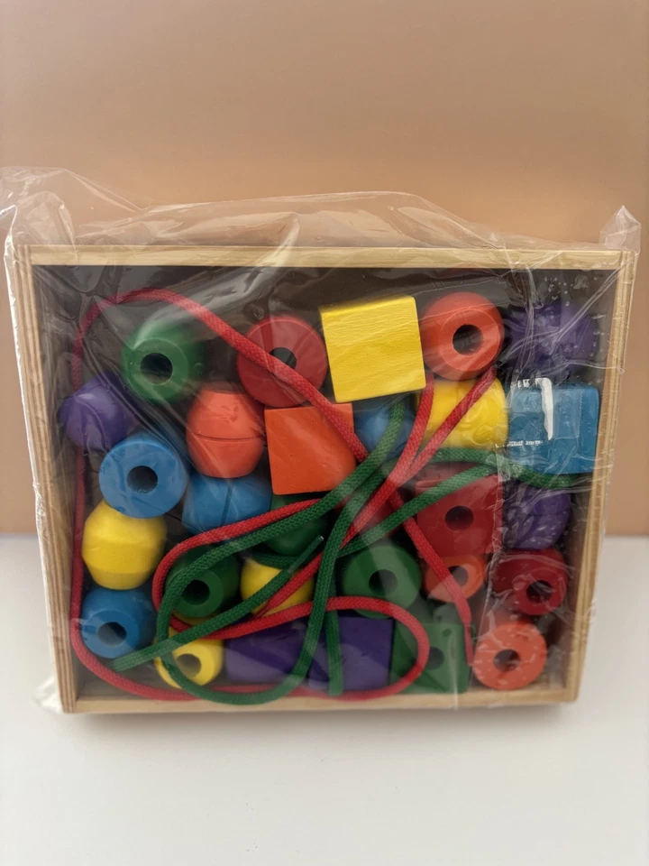 Cuentas de cordones primarios Melissa & Doug - Juguete educativo Foto 3 de 4