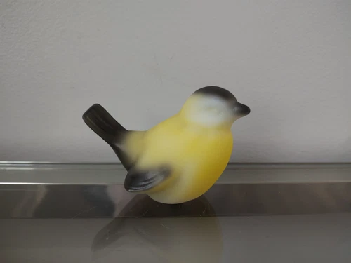 Fenton glass bird figurine natural yellow black