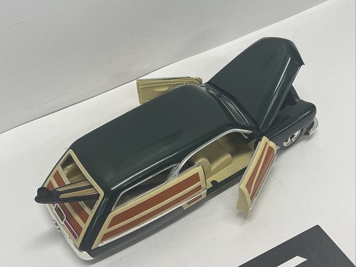 VINTAGE 2000 HOT WHEELS 1950 GREEN MERC WOODIE 1:18 COLLECTIBLE DIE CAST CAR - Picture 17 of 22