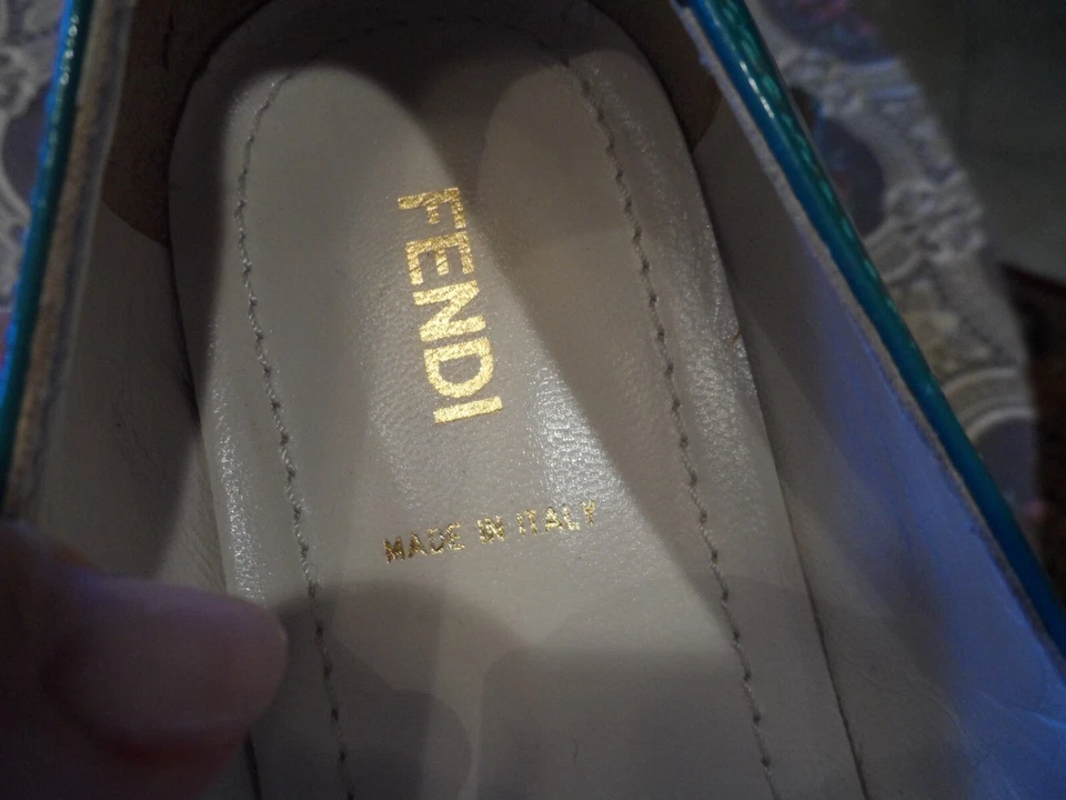 Zapatos planos de ballet Fendi de charol verde aguamarina con detalle de hebilla talla EU 40 - US 10 Foto 3 de 4