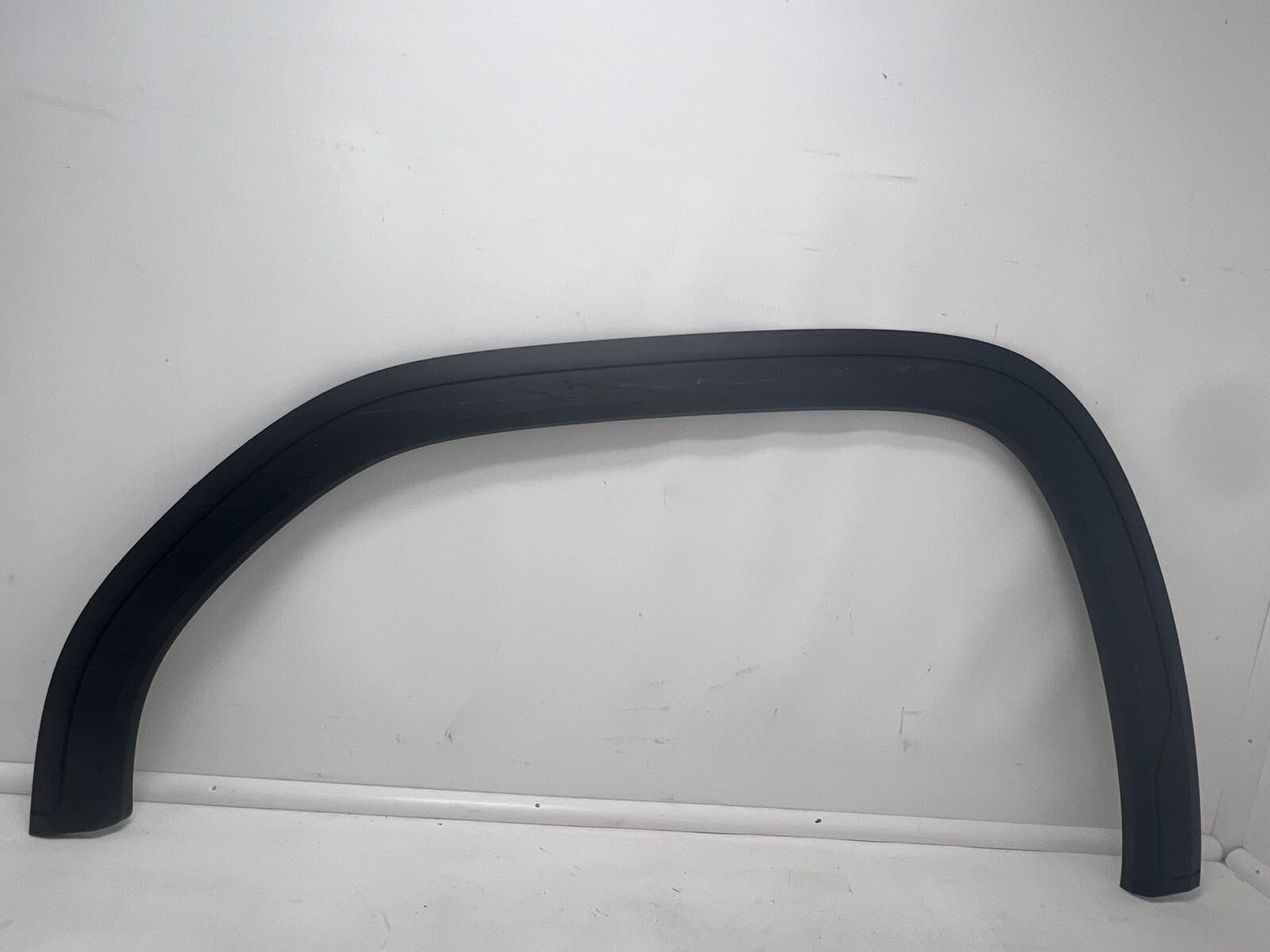 2023 GMC Sierra Denali Driver Front Wheel Opening Molding OEM USED DETAILS