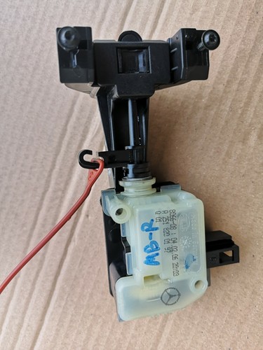 Fuel tank cap lock