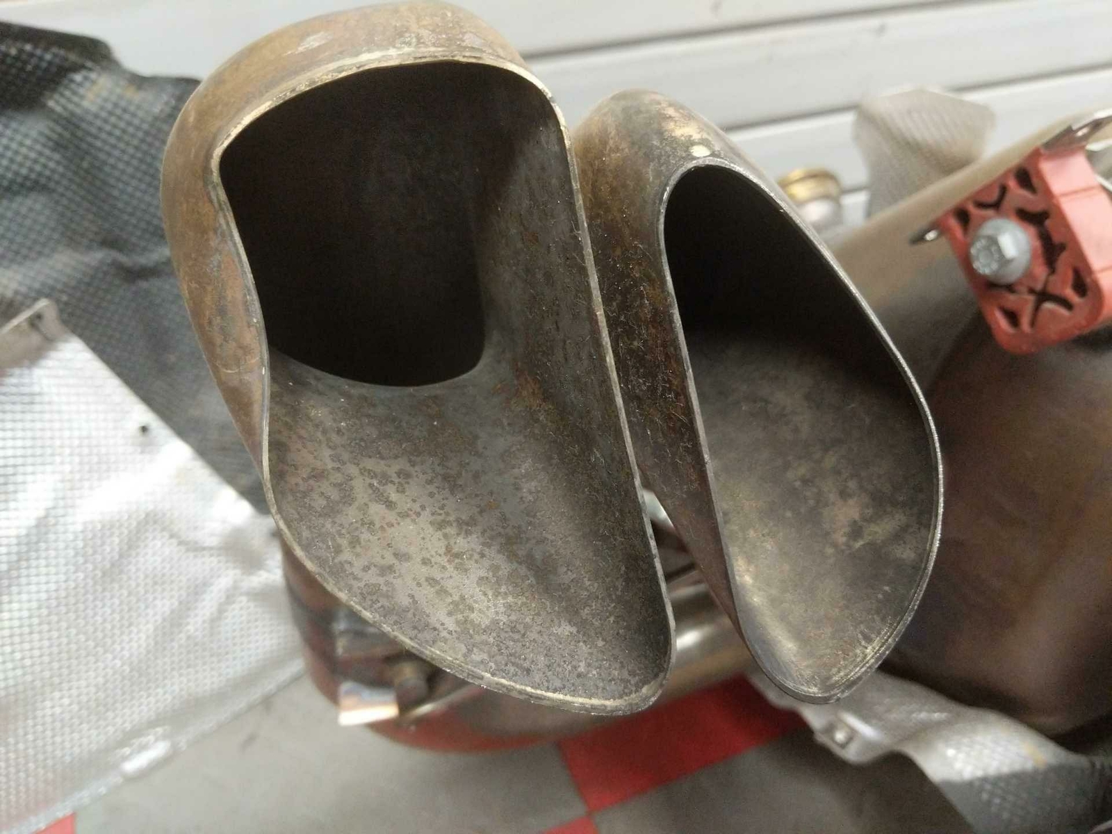2020 Audi R8 Performance Spyder OEM Exhaust Muffler Assembly & Valves 4S0251051F