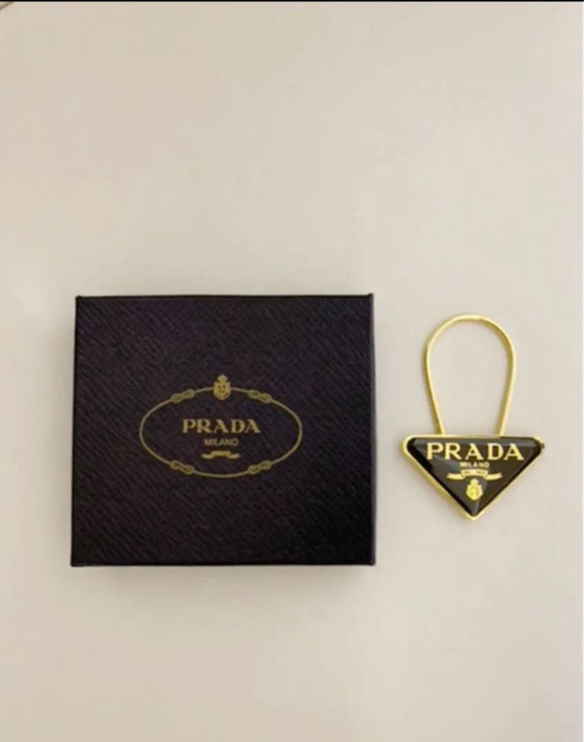 rare Good PRADA triangular plate key ring - image 3