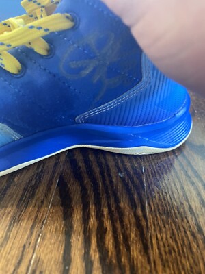 Stephen Curry signed shoe under armor kids 2Y, Blue/Yellow/White