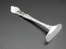 1847 Rogers Bros "Charter Oak" Pattern Baby Food Pusher 4" NO Monogram