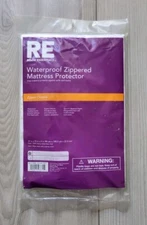 Room Essentials Waterproof Zippered Mattress Protector. Twin Size (I090)