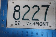 Vermont License Plate Tag 1952 52 8227