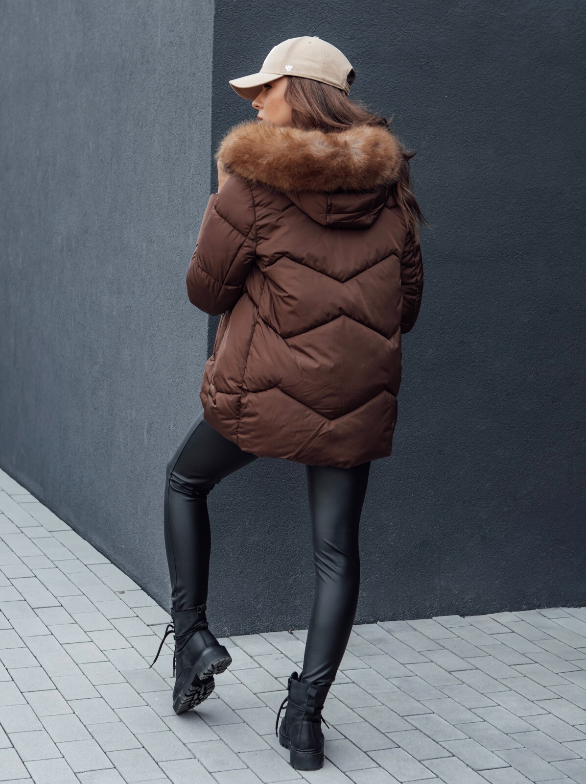 Giacca In Pelliccia Di Visone Bianca Corta Con Cappuccio E Zip – Arpelle - Foto 5