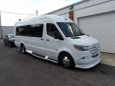 2025 Mercedes-Benz 3500 