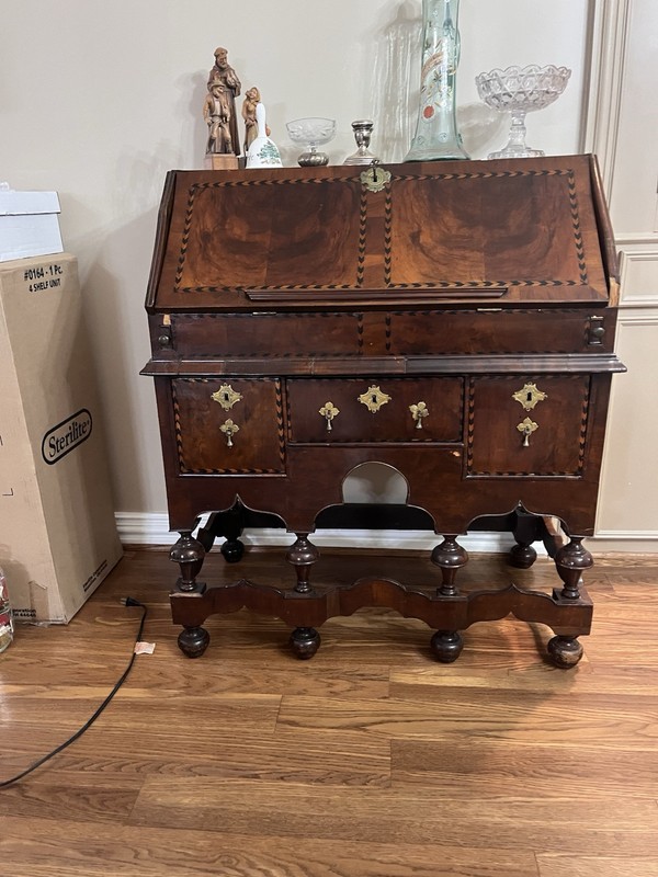 William And Mary Period 1690-1700 British Slant Top Desk