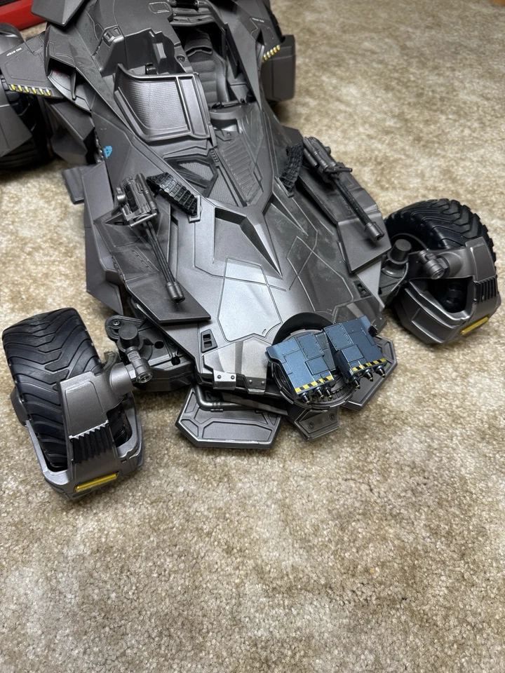 2017 Dc Comics Bat Mobile Fkm40 Untested No Remote  - Image 3 of 4