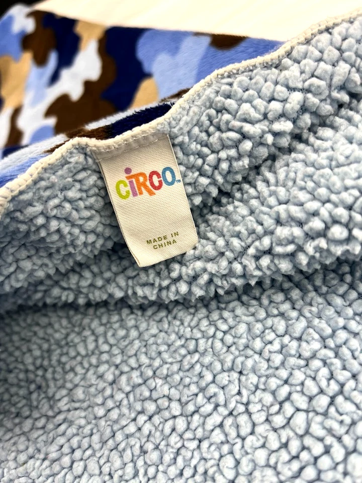 Manta de bebé Sherpa de camuflaje azul marrón Circo de segunda mano Lovey Target Foto 3 de 3