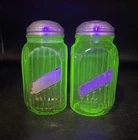 Anchor Hocking Uranium Glass Salt And Pepper Shakers Set Of 2 Glows 1930s Vtg 5”